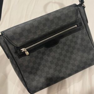 Louie Vuitton Monogram Messenger Bag